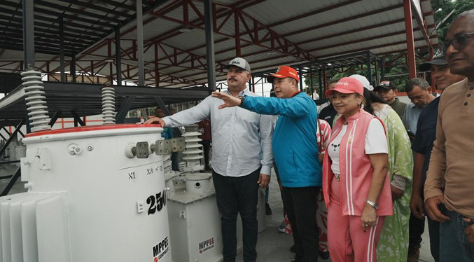 Gobernador entrega de 100 nuevos transformadores para fortalecer el sistema eléctrico regional