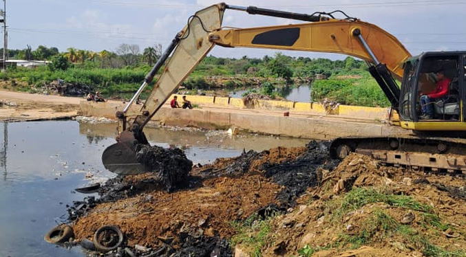 Cañada Fénix bajo trabajos de saneamiento por la Alcaldía de Maracaibo