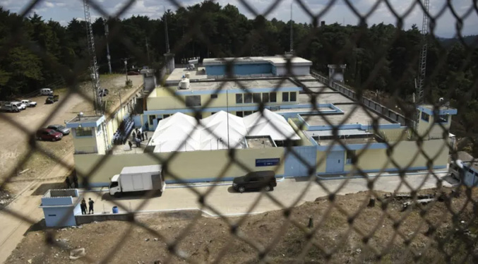 Detienen a 23 policías penitenciarios por fuga masiva de pandilleros en Guatemala