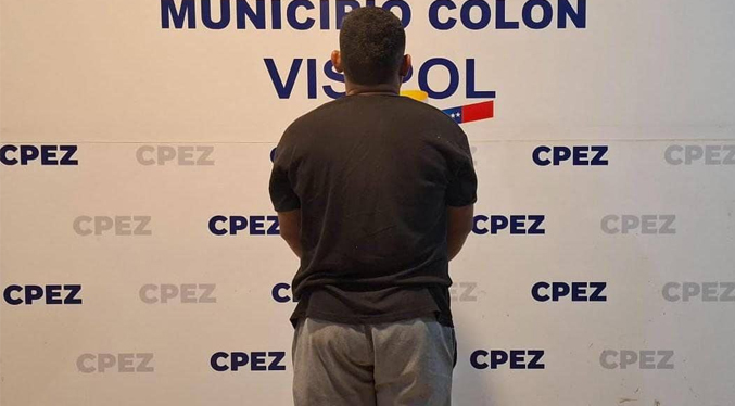 Detienen a un hombre por agredir físicamente a su hijastro en Colón