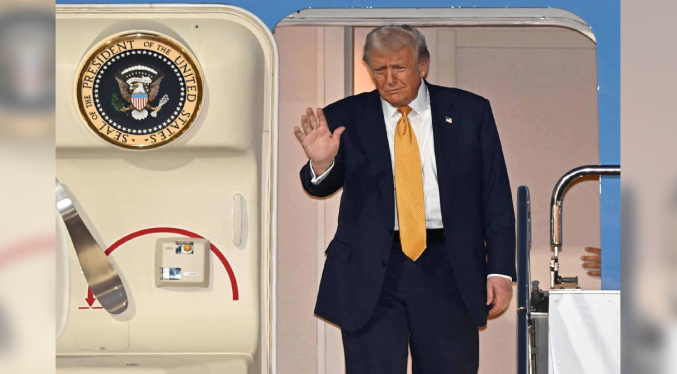 Donald Trump llega a Japón para reunirse con Sanae Takaichi