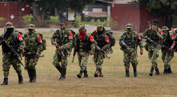 Ataque del ELN con explosivos a una base militar en Colombia deja un soldado muerto