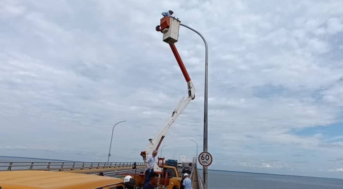 Inicia instalación de dos mil luminarias en vías zulianas