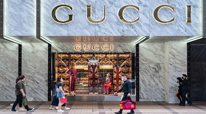 Gucci y otras casas de moda con multas millonaria por manipular precios en Europa