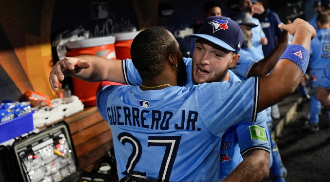 El novato Yesavage y Vlad Guerrero dejan a Toronto a un triunfo de ganar la Serie Mundial
