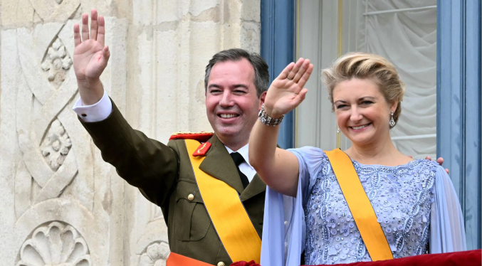 Guillermo presta juramento como gran duque de Luxemburgo tras la abdicación de su padre