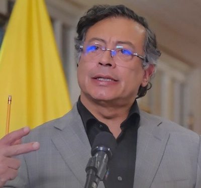 Petro pregunta a Trump «bajo qué norma» anuncia el cierre del espacio aéreo venezolano