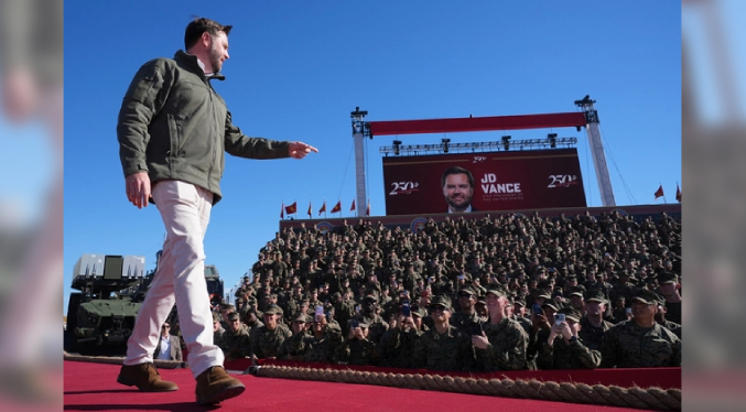 Proyectil explota sobre la caravana del vicepresidente de EEUU, JD Vance en evento militar