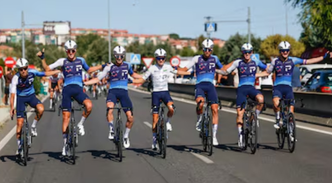 El equipo de ciclismo Israel Premier Tech se renueva y elimina su identidad nacional