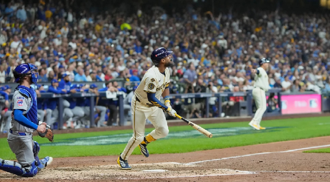 Cerveceros se apoya en poder de Chourio y Vaughn para ganar a Cachorros 7-3