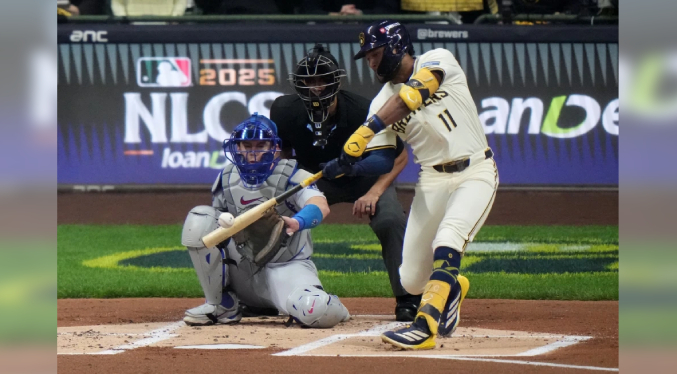 Jackson Chourio abandona juego de Cerveceros por aparente lesión de isquiotibiales