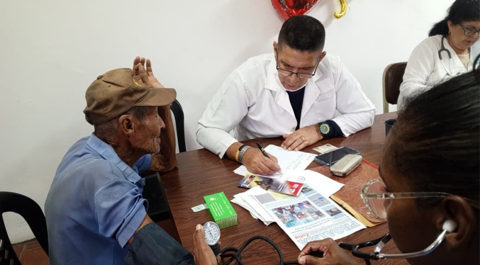 Atienden 416 adultos mayores de Antonio Borjas Romero en jornada integral de la Gobernación del Zulia