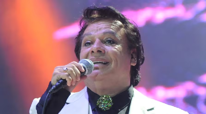 Graban a hombre idéntico a Juan Gabriel en París y reviven teorías sobre su muerte