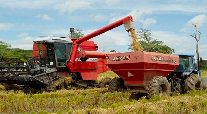 Distribuidores de maquinaria agrícola logran negociar con fabricantes «cierto financiamiento»