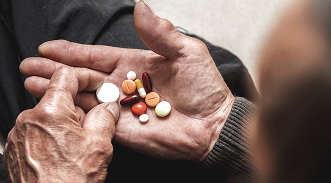 Polimedicación podría ser perjudicial para los adultos mayores, según experta