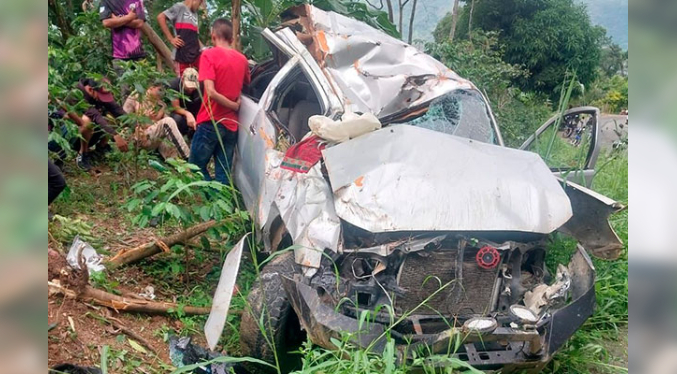 Tres muertos y cinco heridos en vuelco de camioneta en Portuguesa