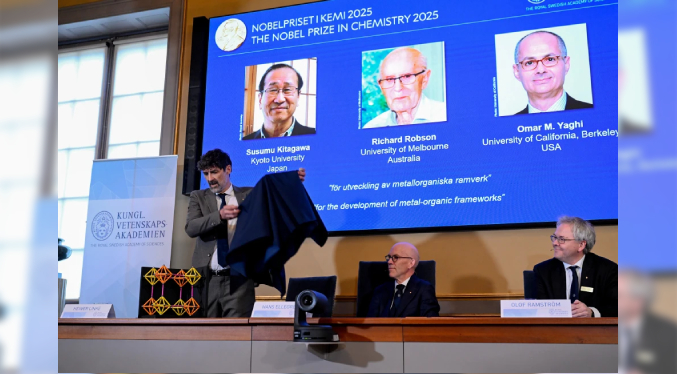 Susumu Kitagawa, Richard Robson y Omar M. Yaghi ganan el Nobel de Química por su trabajo molecular