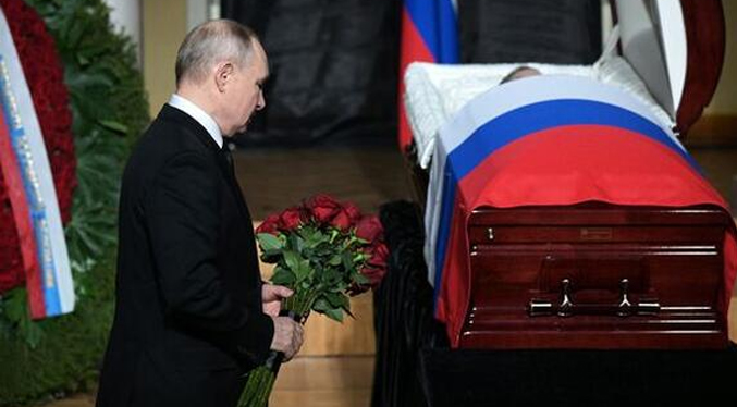 Investigan la muerte del Editor del periódico soviético «Pravda»: Cayó de un séptimo piso