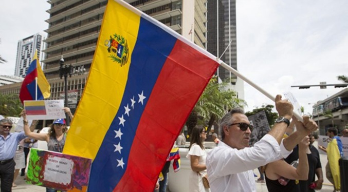 Exiliados piden a Trump diferir la deportación de los venezolanos tras el fin del TPS