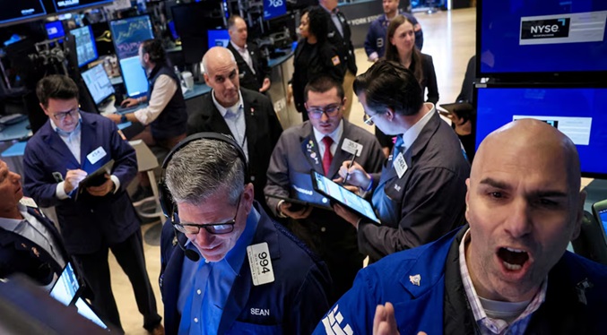 Wall Street abre a la baja en respuesta al nuevo pulso comercial entre China y EEUU