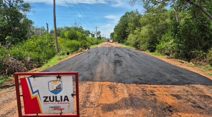 Gobernación del Zulia rehabilita 8 kilómetros de vialidad en el sector La Tigra del municipio Mara