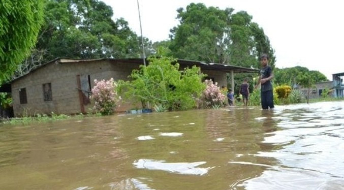 Al menos 250 viviendas quedan afectadas tras el desborde de un río en Monagas