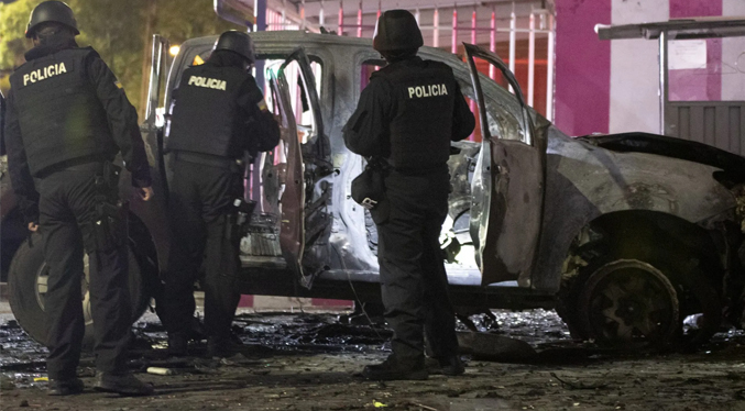 Contabilizan treinta heridos por la explosión de un coche bomba en Ecuador