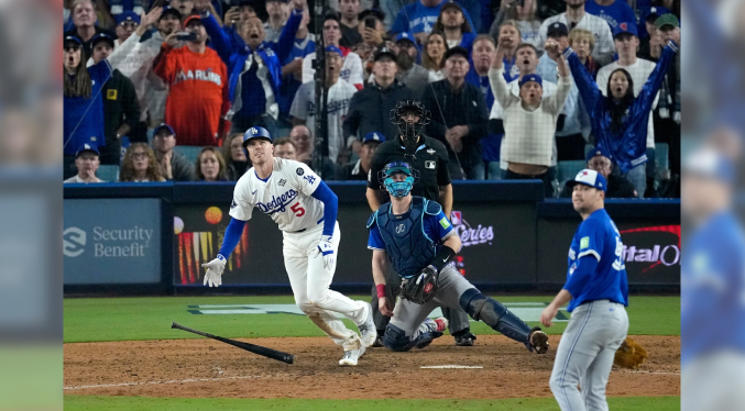 Jonrón de Freeman en la 18va da triunfo 6-5 a Dodgers sobre Azulejos en clásico de la Serie Mundial