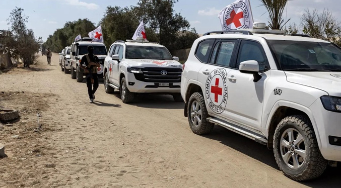 Israel recibe de la Cruz Roja los cuerpos de dos presuntos rehenes devueltos por Hamás