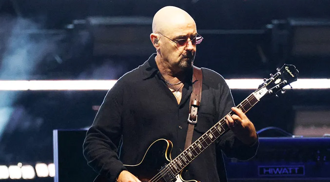 El guitarrista de Oasis Paul Arthurs anuncia que padece cáncer