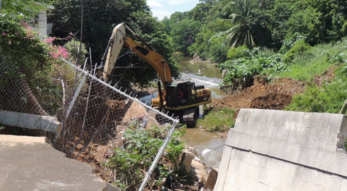 Alcaldía de Maracaibo interviene cañada El Guayabal