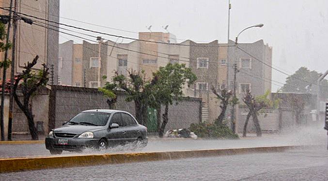 Advierten a los conductores tomar medidas para prevenir incidentes viales durante las lluvias
