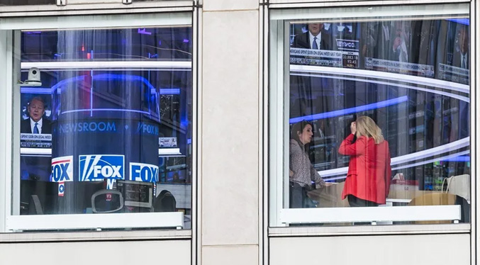 Periodistas entregan credenciales y abandonan el Pentágono tras rechazar nuevas reglas para prensa