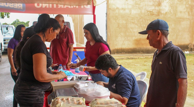 Alcaldía de Maracaibo realiza jornada de mercados populares en parroquia Cecilio Acosta