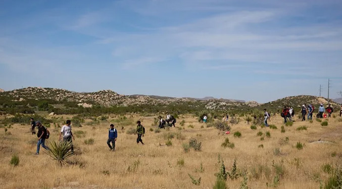 Juez impide a ICE encarcelar a migrantes que entraron a EEUU como menores no acompañados