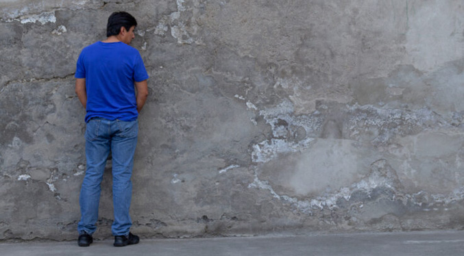 Caracas castiga con multa a quienes orinen en espacios públicos