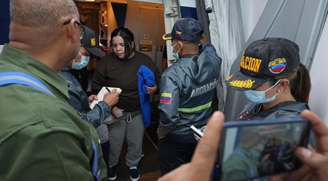 Llega a Venezuela el vuelo de repatriación número 81 con 290 migrantes procedentes de EEUU
