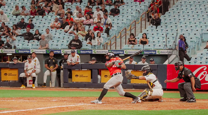 Águilas inicia con derrota la gira de seis juegos al caer ante Leones