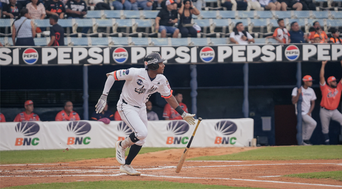 Águilas se impone a Caribes en cierre de semana positiva