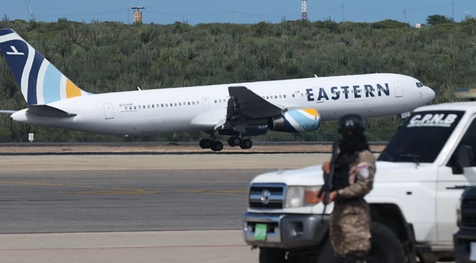 Llegan a Venezuela 200 migrantes repatriados desde Estados Unidos, entre ellos cinco niños