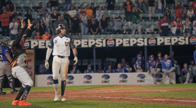 Águilas deja en el terreno a Tiburones y se afianza en el top de la LVBP