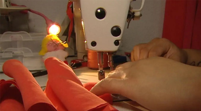 Supervivientes de trata, muchas latinas, sanan sus heridas en un taller de moda en Madrid