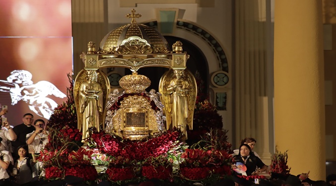 Tres visiones distintas de una misma imagen: Los fotógrafos que retratan a la Virgen