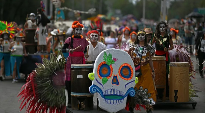 Flores, cráneos y recuerdos: Así se vive el Día de Muertos en México