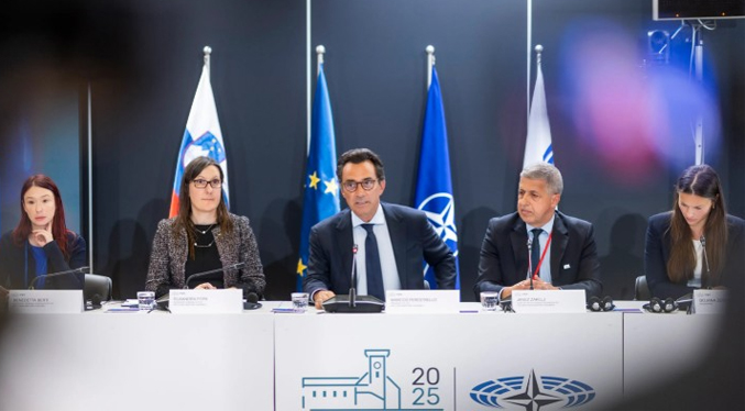 Unos 60 diputados europeos alertan del riesgo de intervención militar de EEUU en Venezuela