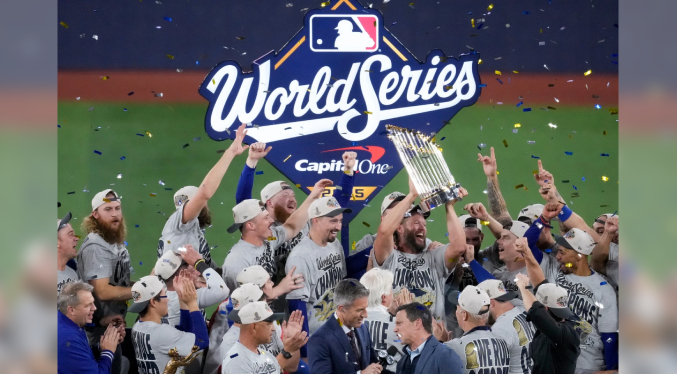 Jonrón de Will Smith otorga a Dodgers el primer bicampeonato de Serie Mundial en 25 años