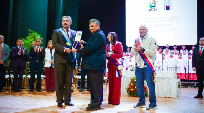 Gobernación Impuso Orden Relámpago del Catatumbo “Gran Collar” al Instituto Niños Cantores del Zulia