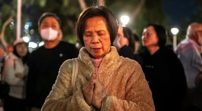 Hong Kong inicia tres días de duelo tras incendio que dejó al menos 128 muertos