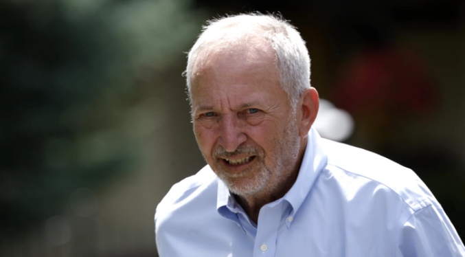 Un exsecretario del Tesoro de EEUU se «retira» de su vida pública por el caso Epstein