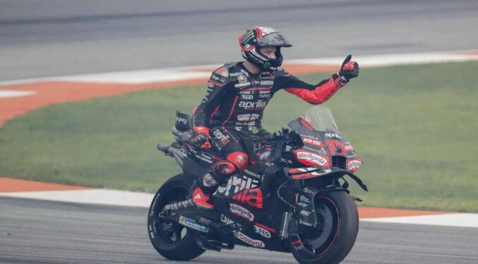 El italiano Marco Bezzecchi vence con autoridad en el Gran Premio de Valencia